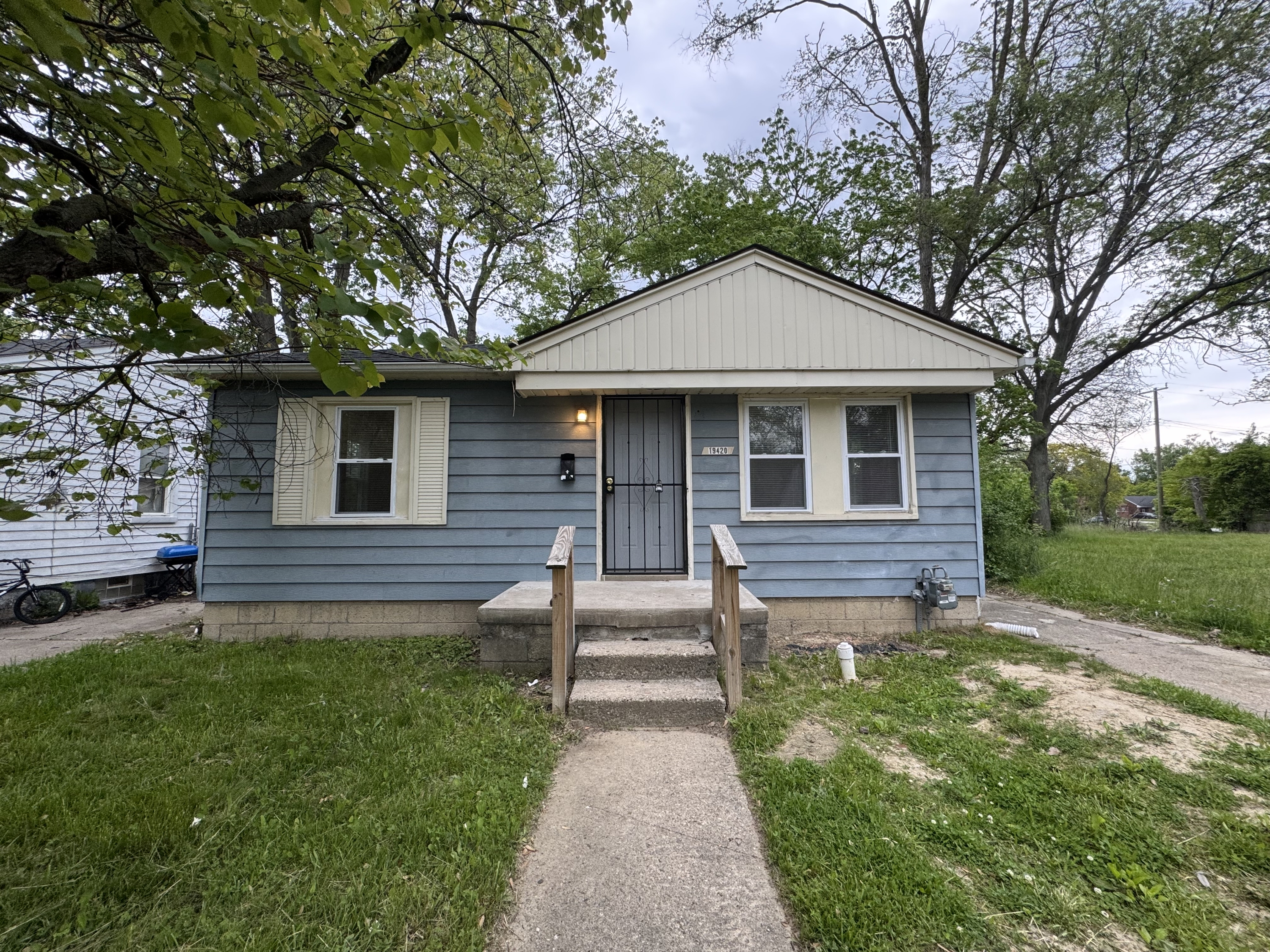 Property main image